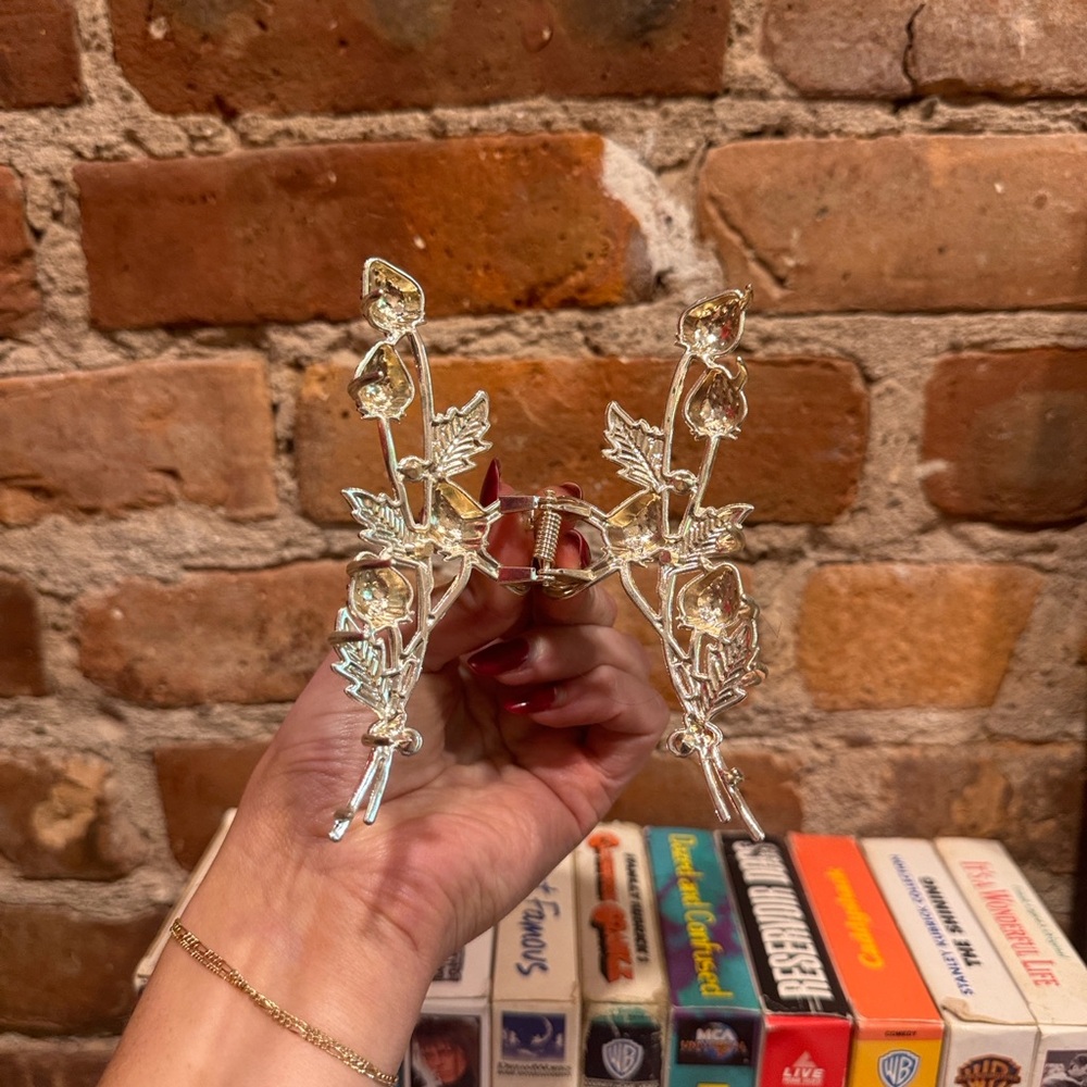 SUSAN ALEXANDRA STRAWBERRY & PEARLS CLAW CLIP - Picture 4 of 4